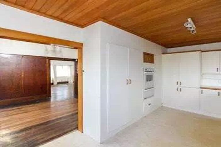 Photo of property in 28 Thackeray Street, Hamilton Lake, Hamilton, 3204