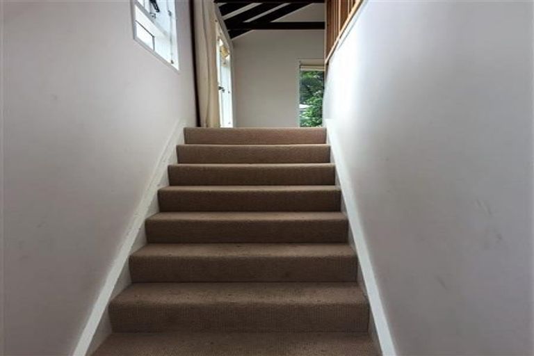 Photo of property in 148 Nicholson Road, Khandallah, Wellington, 6035