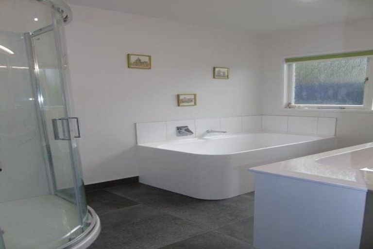 Photo of property in 415 Fergusson Drive, Heretaunga, Upper Hutt, 5018