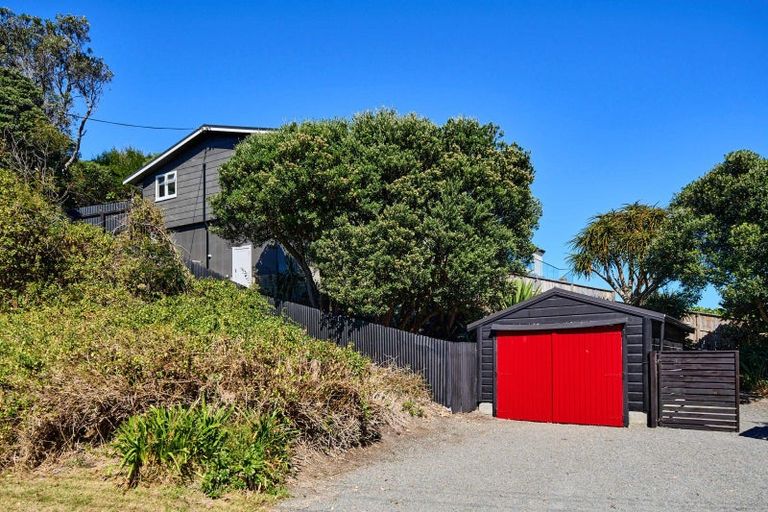 Photo of property in 52 Tutere Street, Waikanae Beach, Waikanae, 5036