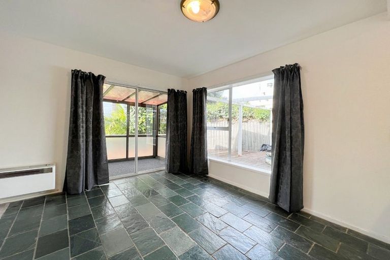 Photo of property in 13 Dunraven Place, Torbay, Auckland, 0630