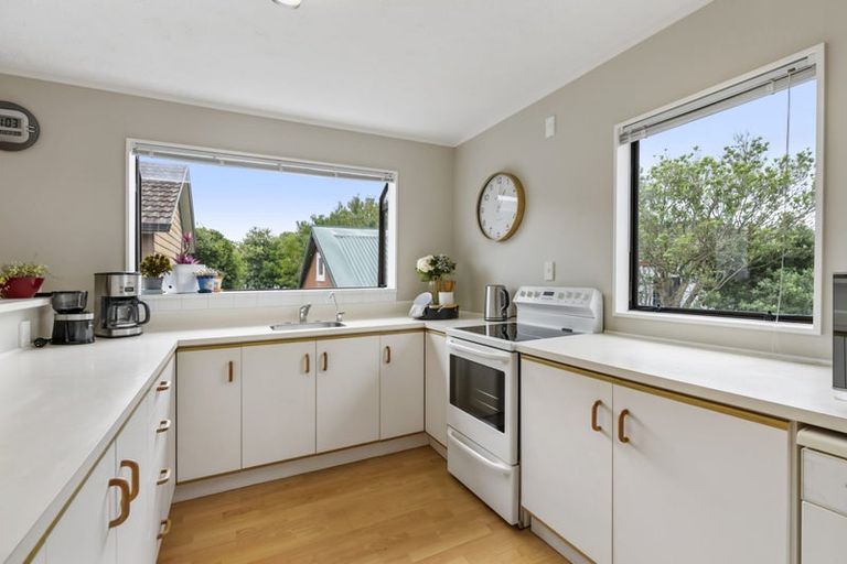 Photo of property in 8 Coubray Place, Botany Downs, Auckland, 2010