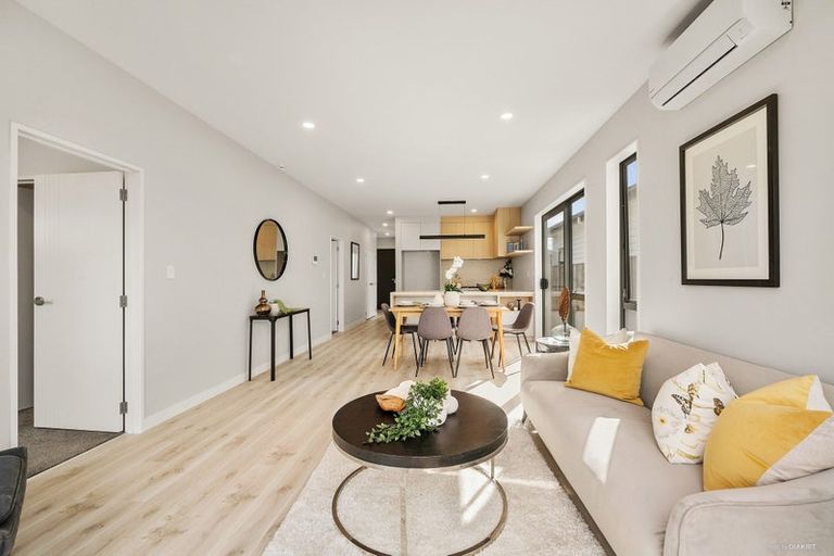 Photo of property in 31 Matahae Crescent, Wainui, 0932