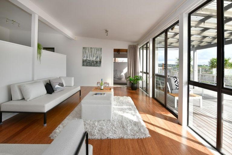 Photo of property in 159 Whangaparaoa Road, Red Beach, 0932