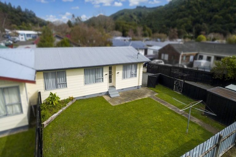 Photo of property in 11b Gemstone Drive, Birchville, Upper Hutt, 5018