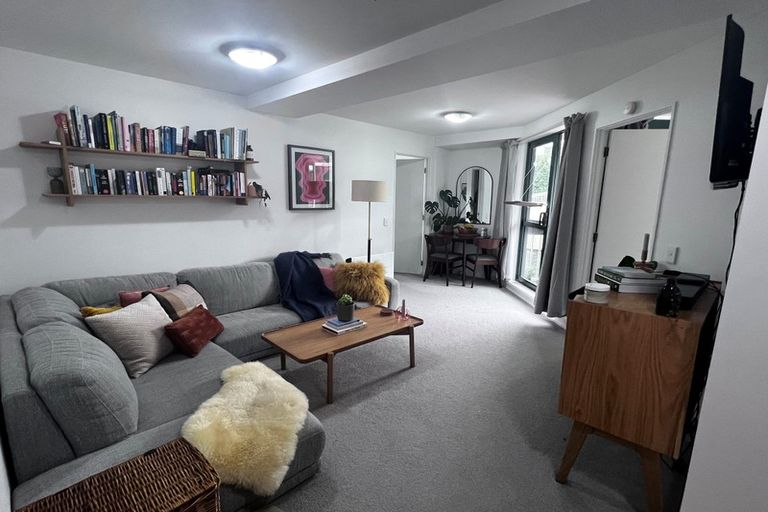 Photo of property in Palm Grove Apartments, 15/13b Palm Grove, Berhampore, Wellington, 6023