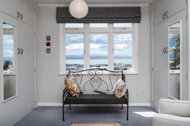 Photo of property in 8 Goldsmith Terrace, Hospital Hill, Napier, 4110