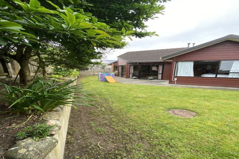 Photo of property in 2/24 Comeskey Grove, Elderslea, Upper Hutt, 5018