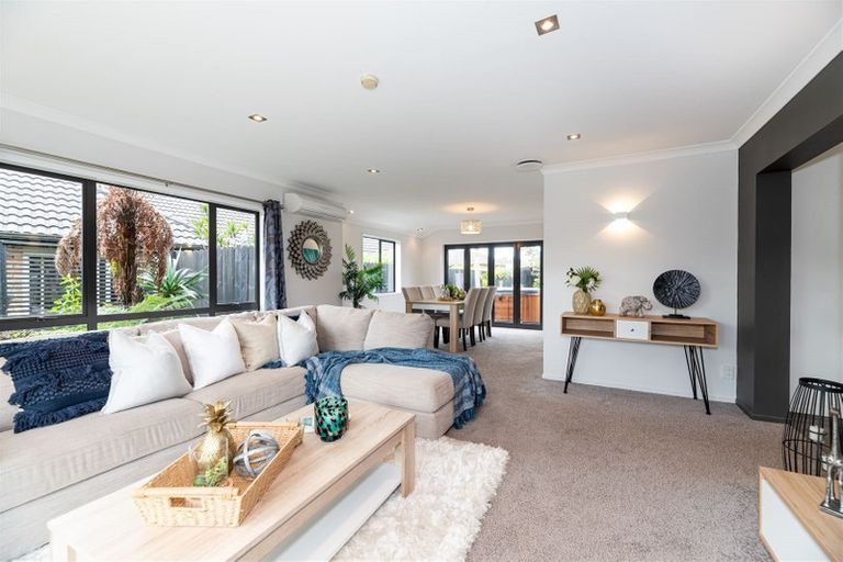 Photo of property in 61 Sapperton Drive, Henderson, Auckland, 0612