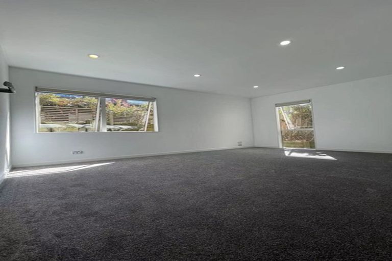 Photo of property in 561b Glenfield Road, Glenfield, Auckland, 0629