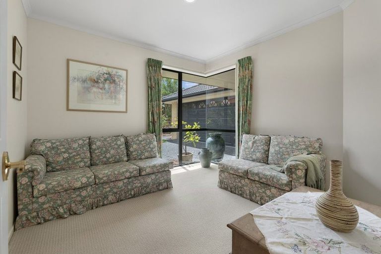 Photo of property in 115 Grovenor Drive, Orewa, 0931