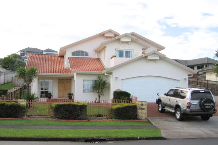 Photo of property in 20 Ribbonwood Crescent, Goodwood Heights, Auckland, 2105