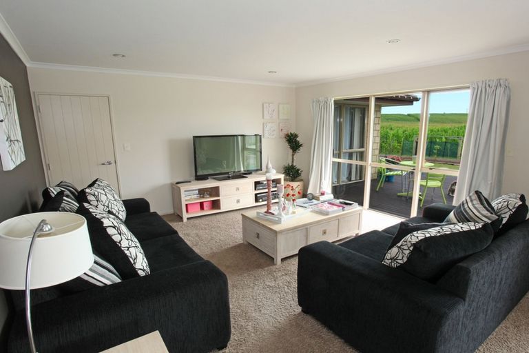 Photo of property in 24 Breaker Grove, Waiuku, 2123