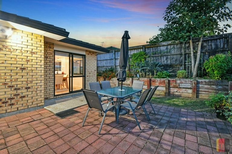 Photo of property in 51 Castlefinn Drive, Weymouth, Auckland, 2103
