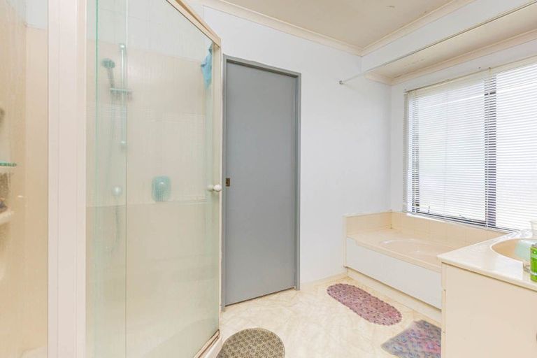 Photo of property in 119 Riverton Drive, Randwick Park, Auckland, 2105