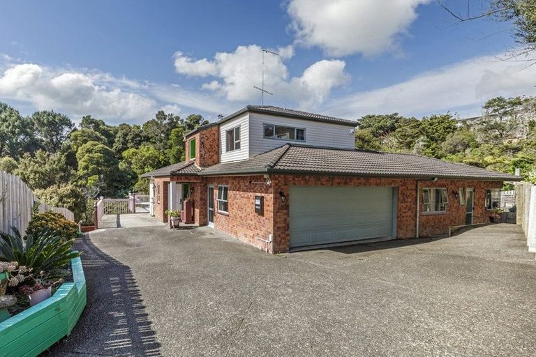 Photo of property in 3 Lincoln Close, Northcross, Auckland, 0630