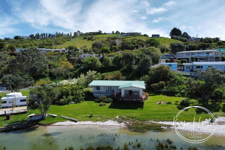 Photo of property in 12 Piccadilly Street, Pahi, Paparoa, 0571