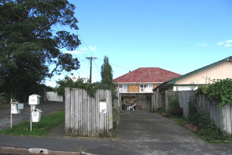 Photo of property in 1/30 Howard Road, Northcote, Auckland, 0627