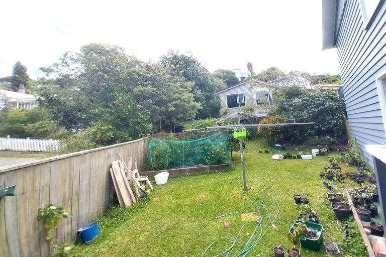 Photo of property in 179 Newlands Road, Newlands, Wellington, 6037