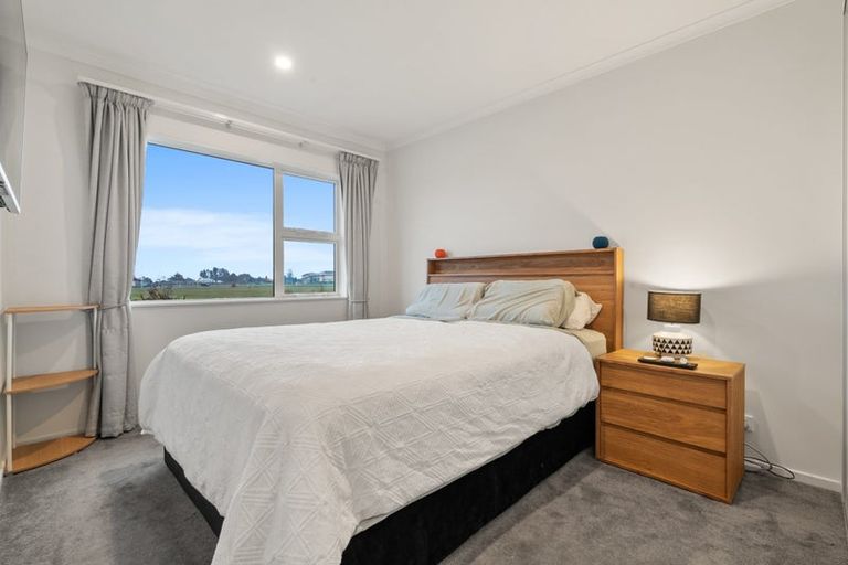 Photo of property in 31 Katipo Road, Takanini, 2112