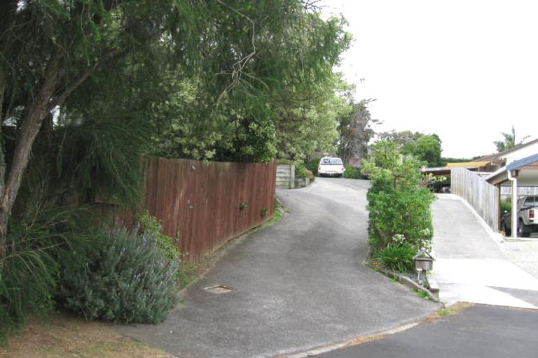 Photo of property in 2/8 Mira Place, Windsor Park, Auckland, 0632