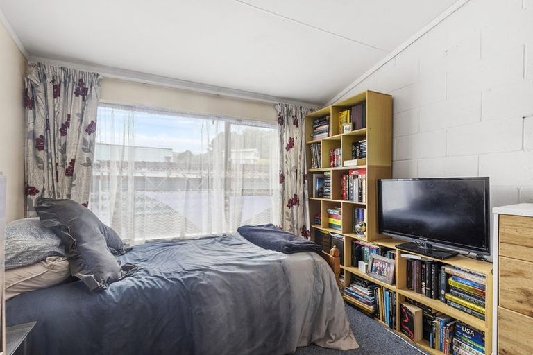 Photo of property in 2/29 Main Road, Tawa, Wellington, 5028