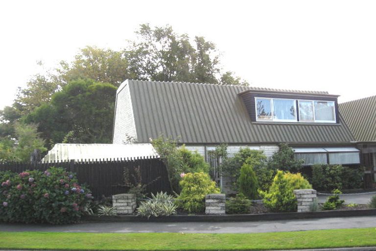 Photo of property in 1 Hanover Place, Ilam, Christchurch, 8041