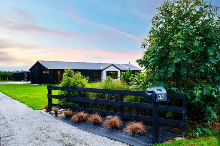 Photo of property in 450 Waitara Road, Huirangi, New Plymouth, 4373