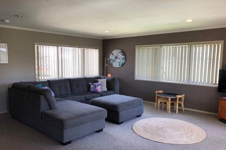 Photo of property in 5 Grabella Place, Papamoa Beach, Papamoa, 3118