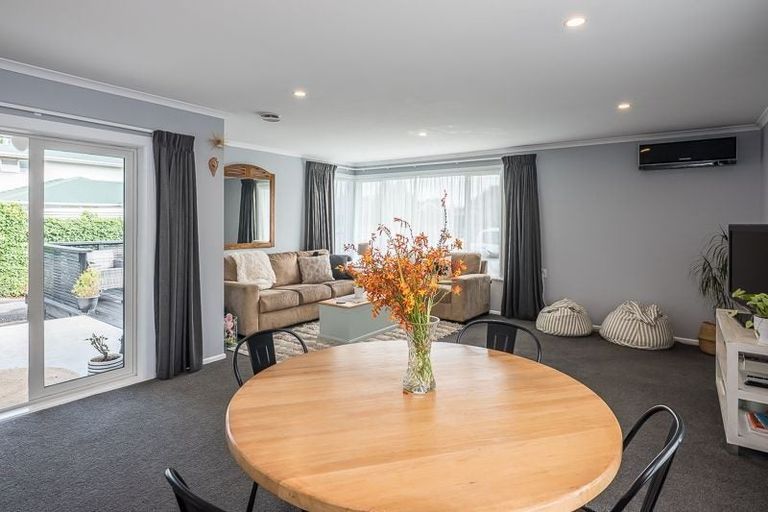 Photo of property in 2 Konini Grove, Raumati Beach, Paraparaumu, 5032