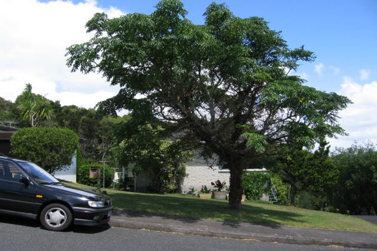 Photo of property in 2/18 Simon Ellice Drive, Bayview, Auckland, 0629