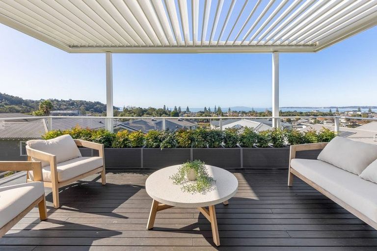 Photo of property in 18 Panorama Heights, Orewa, 0931