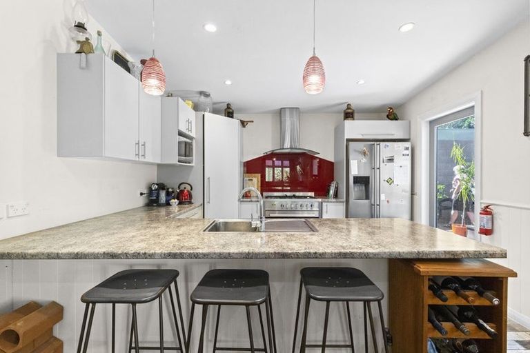 Photo of property in 48 Devon Street, Picton, 7220