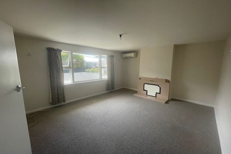 Photo of property in 2/227 Memorial Avenue, Burnside, Christchurch, 8053