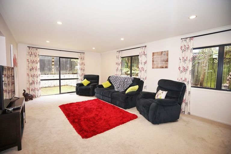 Photo of property in 26 Barlow Place, Chatswood, Auckland, 0626