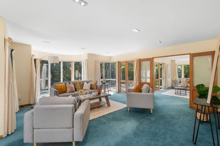 Photo of property in 11 Brockhall Lane, Avonhead, Christchurch, 8042