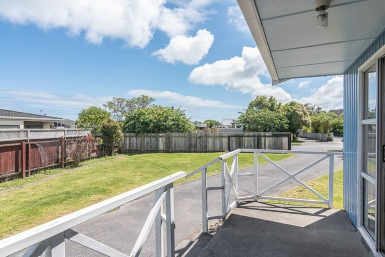 Photo of property in 8 Tawa Street, Waikanae, 5036