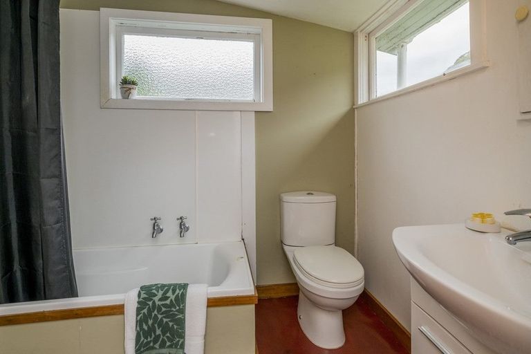 Photo of property in 74 Tilley Road, Paekakariki, 5034