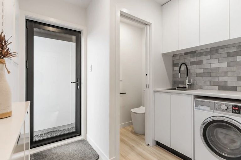 Photo of property in 54 Somes Crescent, Newlands, Wellington, 6037