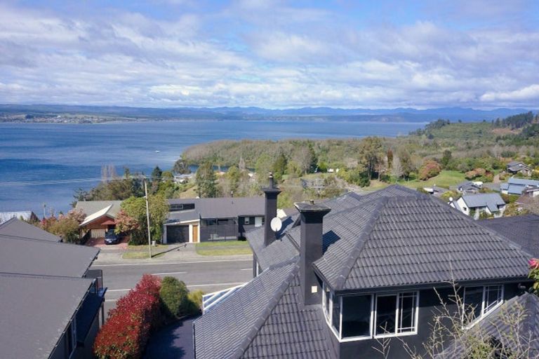 Photo of property in 86 Wakeman Road, Acacia Bay, Taupo, 3330