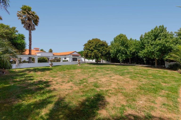 Photo of property in 11 St Clair Place, Browns Bay, Auckland, 0630