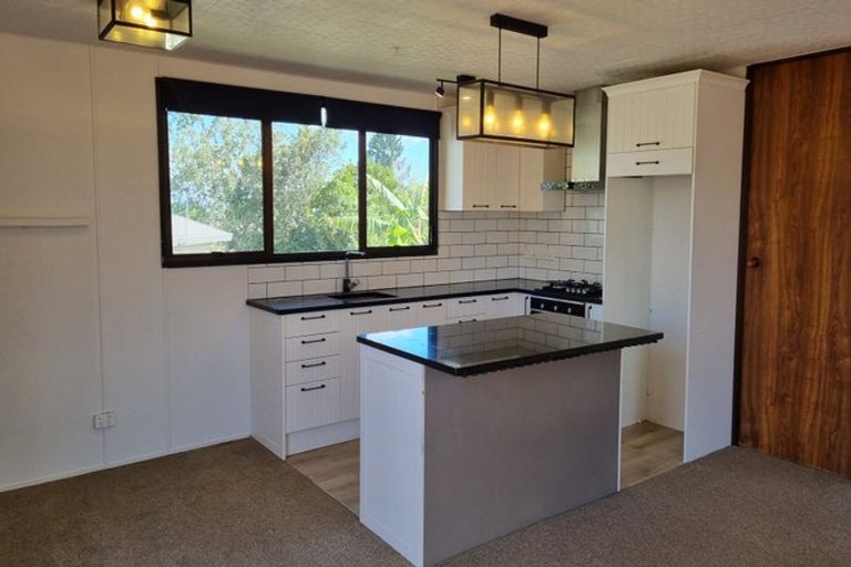 Photo of property in 2/15 Cyril Crescent, West Harbour, Auckland, 0618