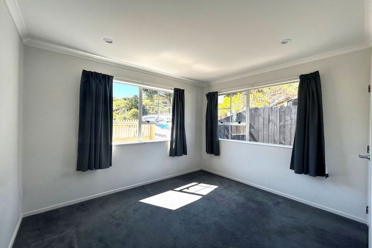 Photo of property in 15 Solway Place, Papakowhai, Porirua, 5024