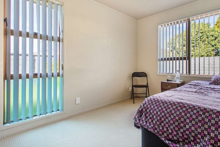 Photo of property in 1/41 Challen Close, Conifer Grove, Takanini, 2112