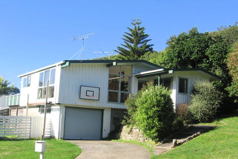 Photo of property in 13 Chisbury Street, Churton Park, Wellington, 6037