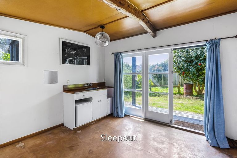 Photo of property in 50 Winara Avenue, Waikanae, 5036