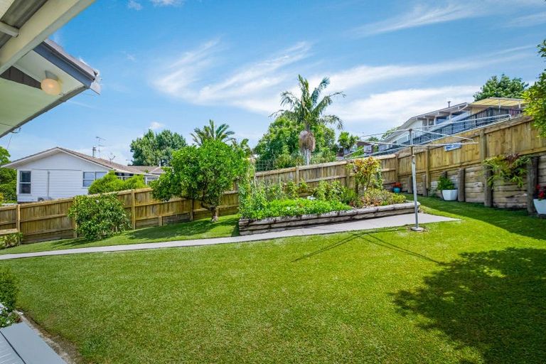 Photo of property in 37 Fitzwater Place, Henderson, Auckland, 0612