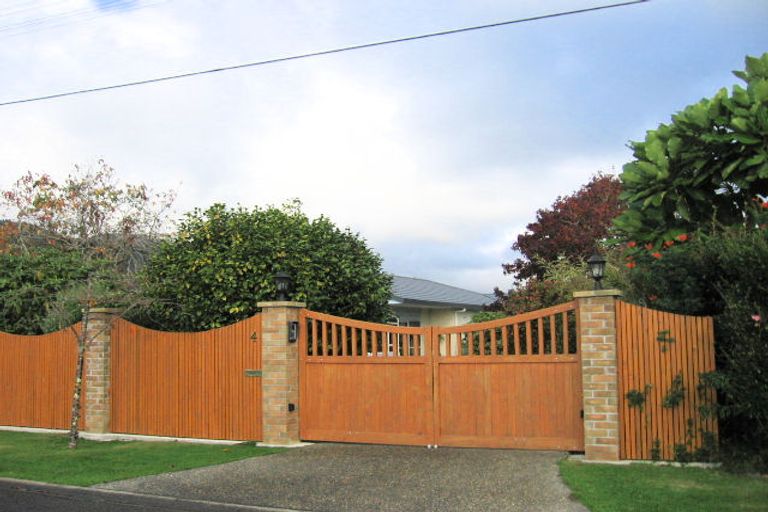 Photo of property in 4 Karaka Grove, Waikanae, 5036