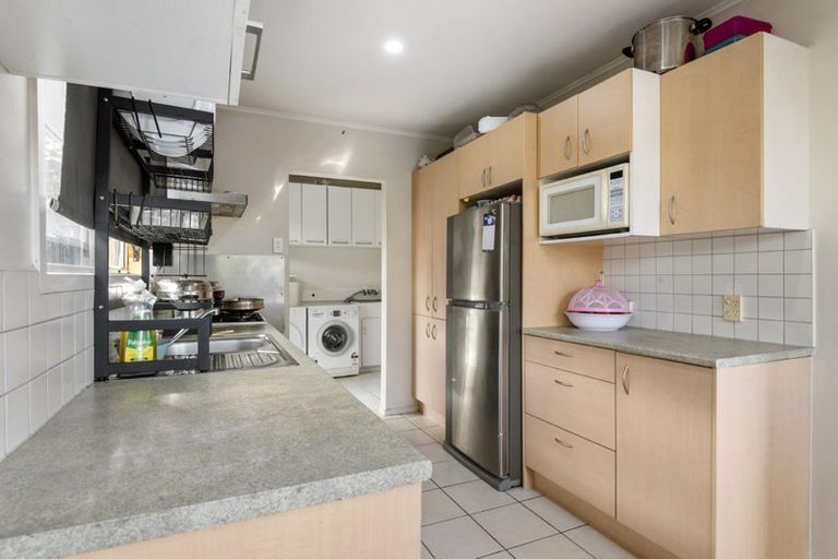 Photo of property in 1/11 Cassia Place, Sunnynook, Auckland, 0620