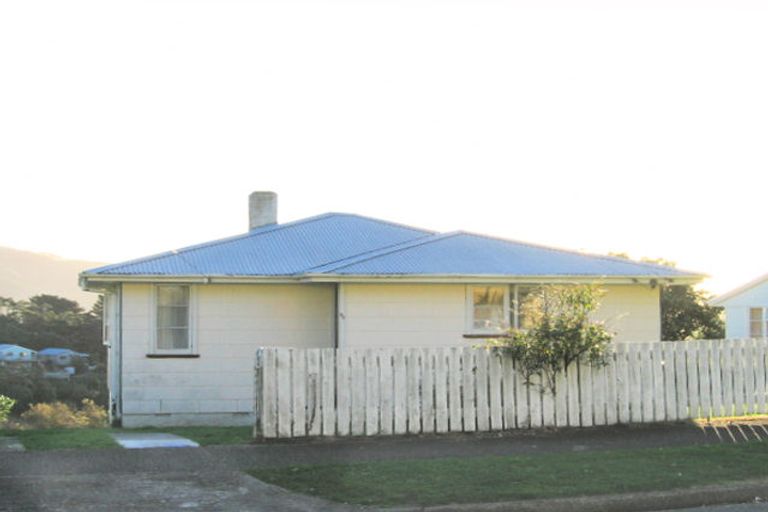 Photo of property in 28 Northumberland Street, Cannons Creek, Porirua, 5024